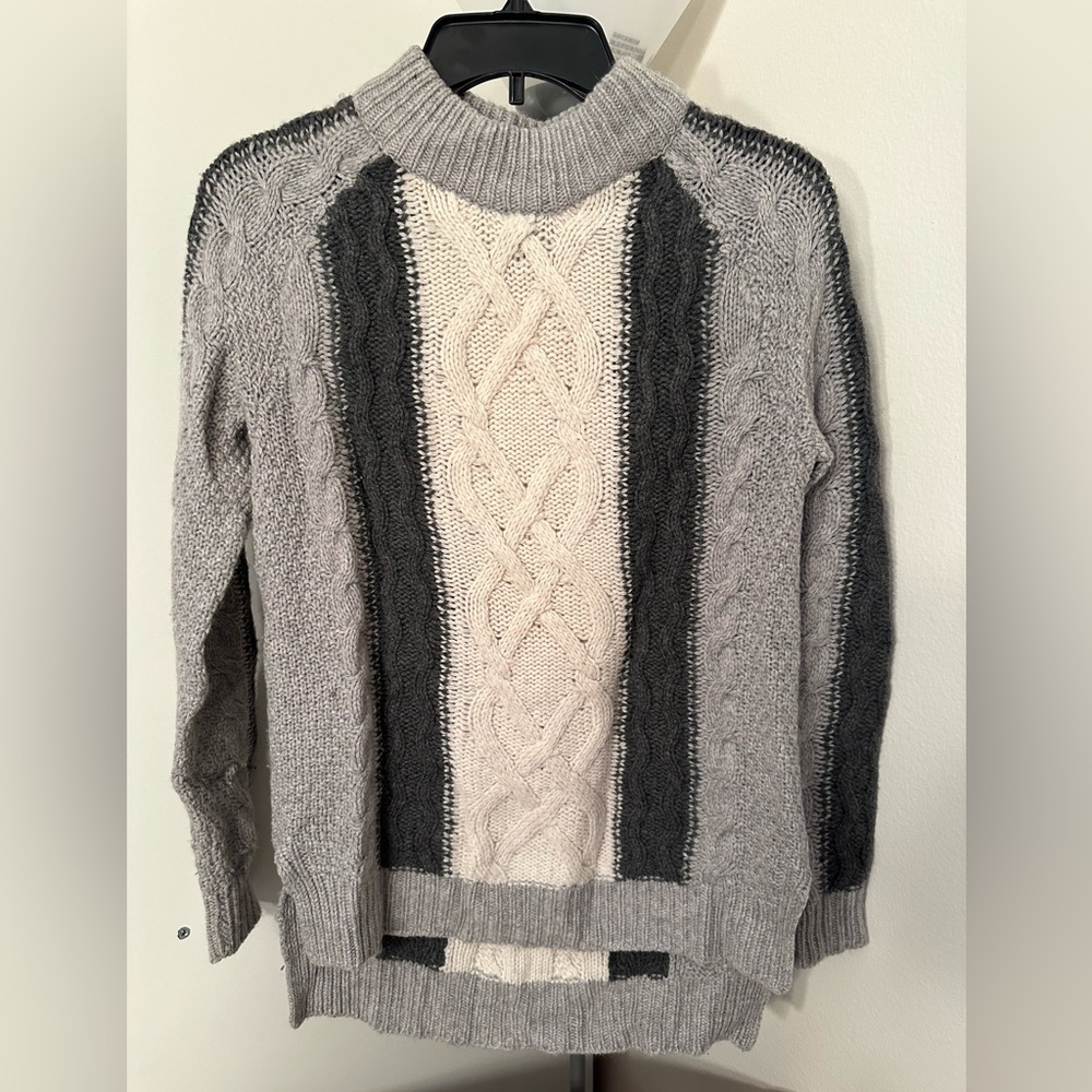 Aqua Cashmere Gray and Cream Sweater, Size XS